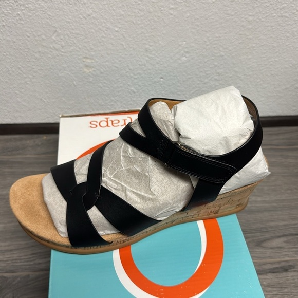 Baretraps Freesia Wedge Sandals - Picture 6 of 6